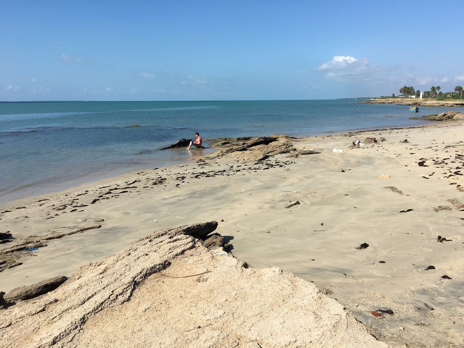 Foto de Sea Park Beach com uma linha costeira espaçosa