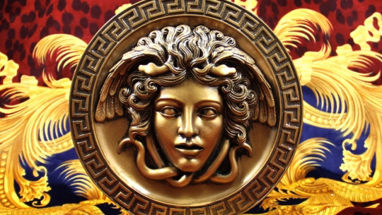Medusa's Hair Loft 07410