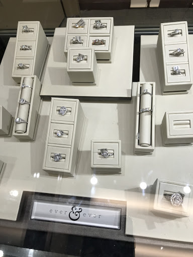 Jewelry Buyer «Gold and Jewelry Direct», reviews and photos, 130 S Main St, Algonquin, IL 60102, USA