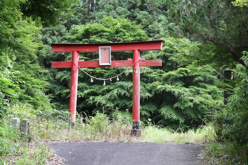 御釜稲荷本殿（奥の院）