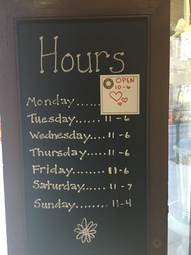 Florist «The Paper Daisy Flower Boutique», reviews and photos, 14 E Hubbard Ave, Columbus, OH 43215, USA