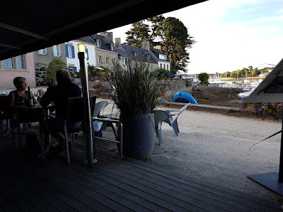 Le Café du Port 2 Quai Jacques de Thézac, 29120 Combrit, France