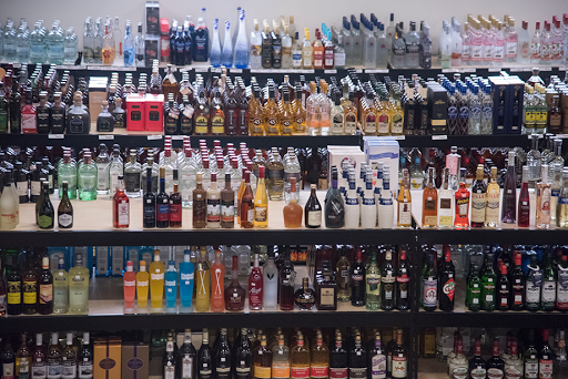 Liquor Store «Shoregate Beverage & Liquor», reviews and photos, 30498 Lakeshore Blvd, Willowick, OH 44095, USA