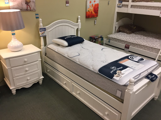 Furniture Store «Raymour & Flanigan Furniture and Mattress Store», reviews and photos, 1645 Broadhollow Rd, Farmingdale, NY 11735, USA