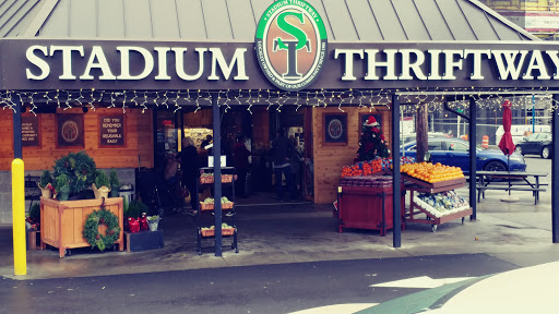 Grocery Store «Stadium Thriftway», reviews and photos, 618 N 1st St, Tacoma, WA 98403, USA