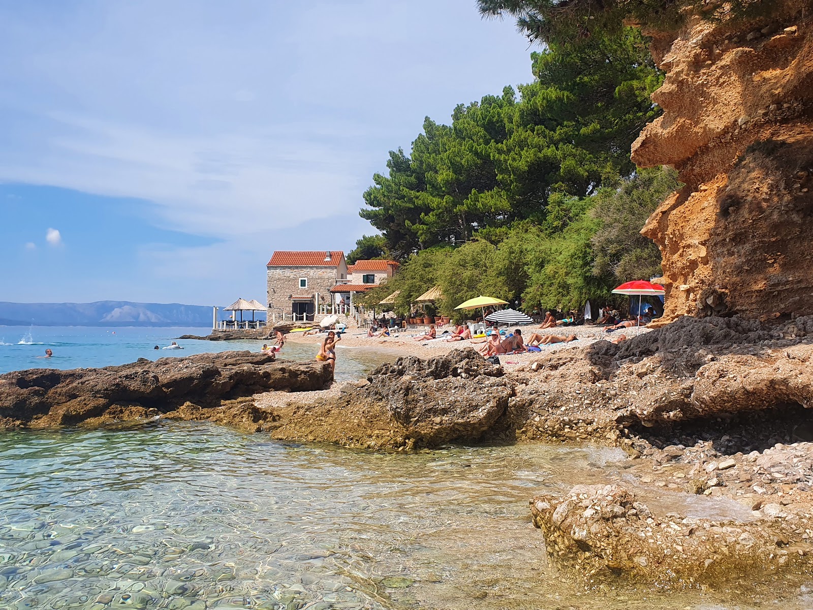 Zdjęcie Bijela Kuca beach i osada