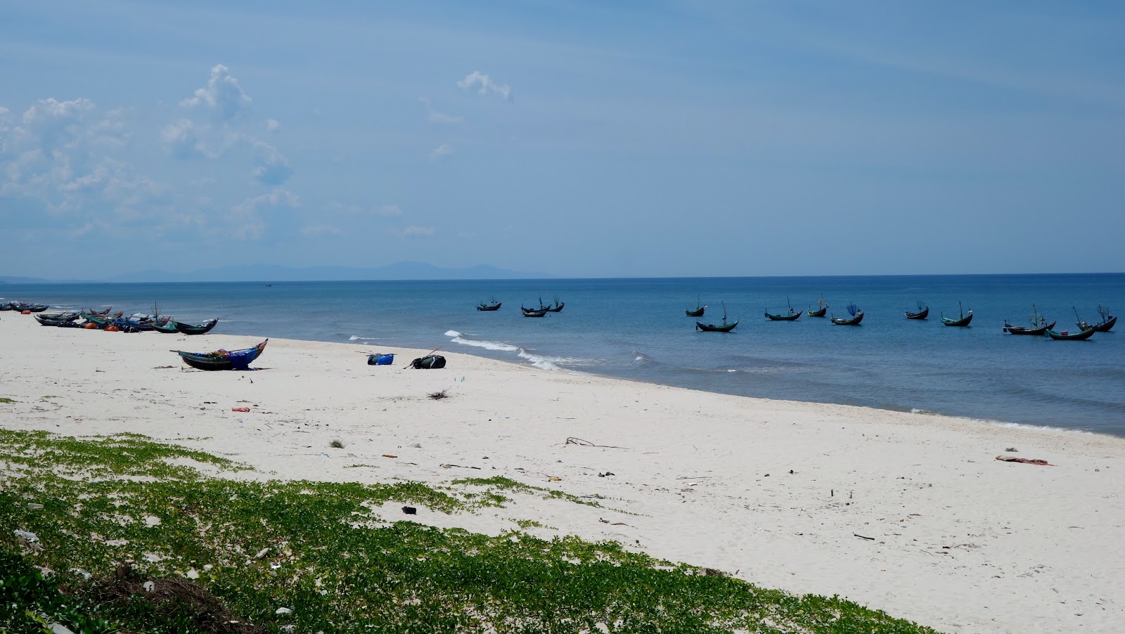 Foto von Hai Ninh Beach II mit lange, gerade küste
