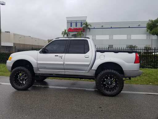 Truck Accessories Store «4 Wheel Parts - Thomas University - Miami Gardens, FL», reviews and photos, 3383 NW 167th St, Miami Gardens, FL 33056, USA