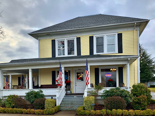 Bed & Breakfast «Prairie House Inn», reviews and photos, 524 E Main St, Molalla, OR 97038, USA