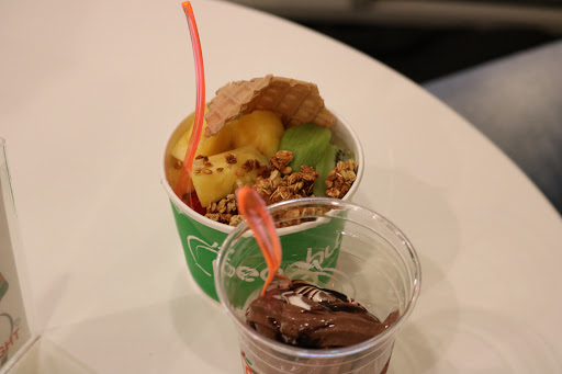 Frozen Yogurt Shop «Peachwave Frozen Yogurt & Gelato», reviews and photos, 6 W 8th St, Holland, MI 49423, USA