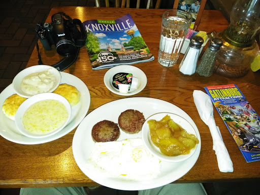American Restaurant «Cracker Barrel Old Country Store», reviews and photos, 716 N Campbell Station Rd, Farragut, TN 37934, USA