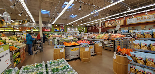 Grocery Store «Fresh Thyme Farmers Market- W. Des Moines», reviews and photos, 2900 University Ave, West Des Moines, IA 50266, USA