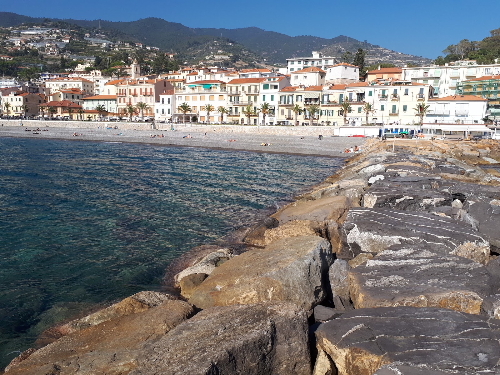 Fotografie cu Bagni La Scogliera beach cu nivelul de curățenie in medie