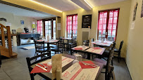 Atmosphère du Restaurant - Traiteur de la Mairie - Beaumesnil à Mesnil-en-Ouche - n°3