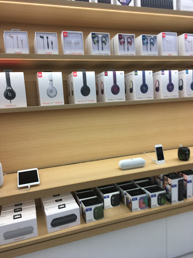 Computer Store «Apple Woodland», reviews and photos, 3195 28th St SE, Grand Rapids, MI 49512, USA