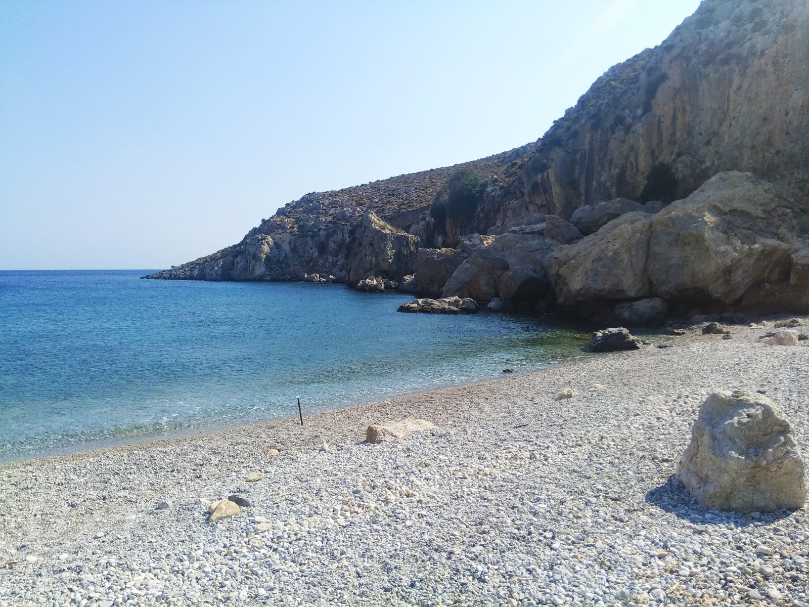 Foto van Hidden beach met turquoise puur water oppervlakte