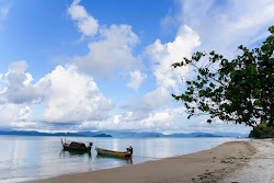 Aow Hin Kwai Beach'in fotoğrafı düz ve uzun ile birlikte