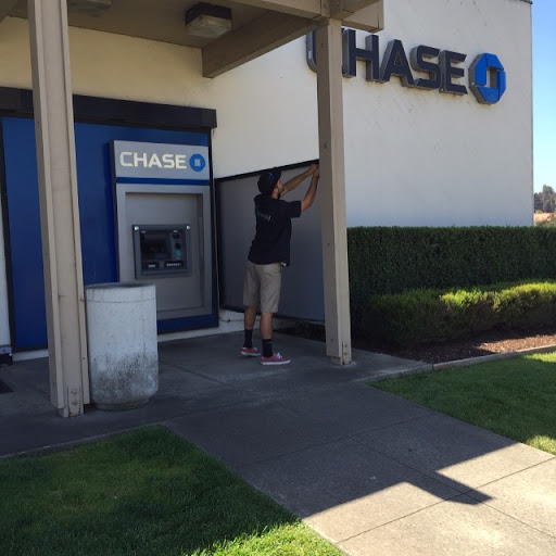 Quality Tinting & Signs image