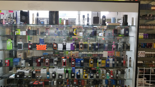Tobacco Shop «Habits Vape & Smoke shop», reviews and photos, 8391 Folsom Blvd, Sacramento, CA 95826, USA