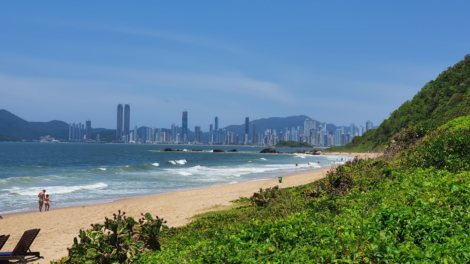 Foto de Praia do Hole com areia brilhante superfície