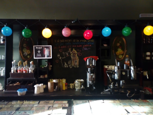El Gato Negro Café
