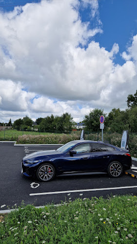 Borne de recharge de véhicules électriques IECharge Charging Station Pontchâteau