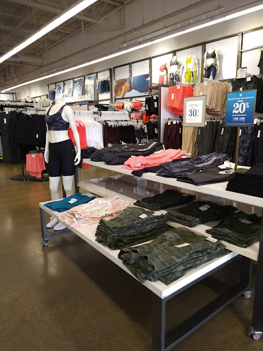 Clothing Store «Old Navy», reviews and photos, 1852 Hilliard Rome Rd, Hilliard, OH 43026, USA