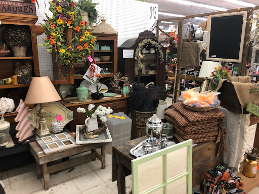 Flea Market «Traderbakers Flea Market», reviews and photos, 2080 Burton Ln, Martinsville, IN 46151, USA