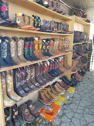 Flea Market «Montana Charlie’s», reviews and photos, 255 S Joliet Rd, Bolingbrook, IL 60440, USA