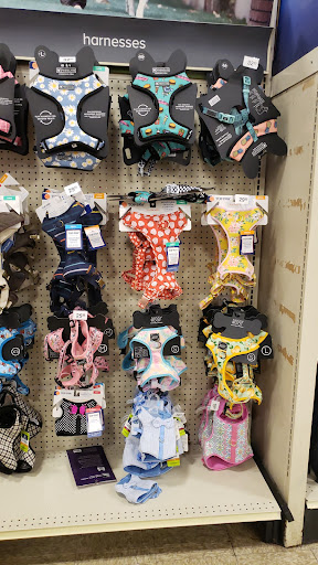 Pet Supply Store «PetSmart», reviews and photos, 2061 Skibo Rd, Fayetteville, NC 28314, USA