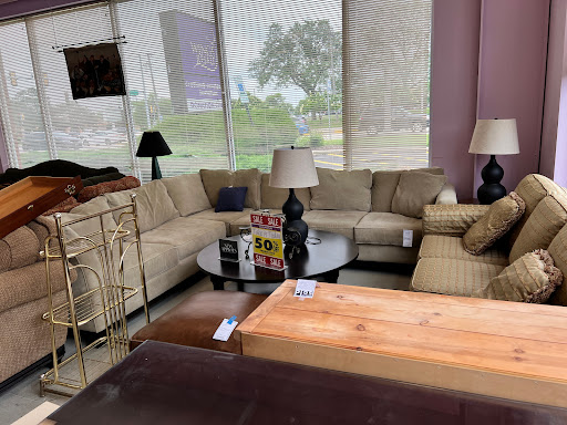 Thrift Store «WINGS Resale Store», reviews and photos, 300 W Golf Rd, Schaumburg, IL 60195, USA