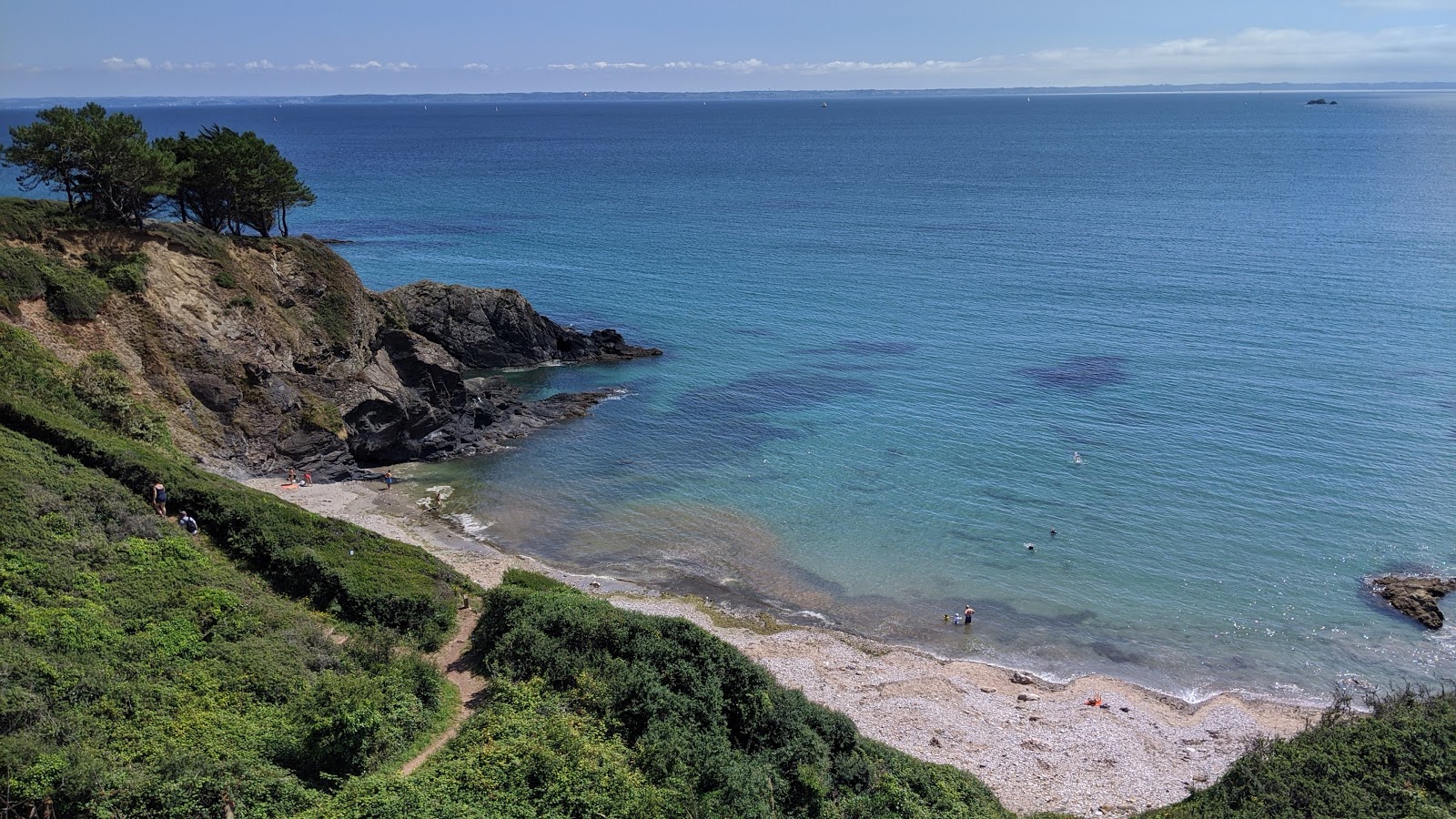 Foto van Plage de la Source met zand met kiezelstenen oppervlakte