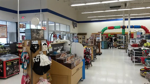 Pet Supply Store «Petco Animal Supplies», reviews and photos, 25 Hazard Ave, Enfield, CT 06082, USA