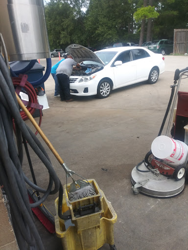 Car Wash «Simoniz Car Wash», reviews and photos, 2502 W Davis St, Conroe, TX 77304, USA