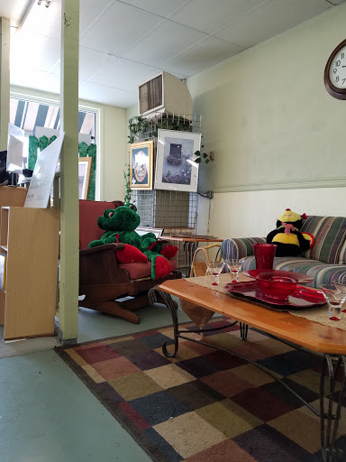 Used Clothing Store «T.E.A.M. Resale Shop», reviews and photos, 300 W Main St, Tomball, TX 77375, USA