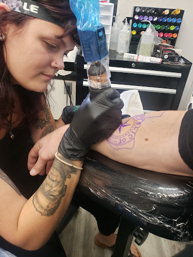 Tattoo Shop «River Rat Tattoos», reviews and photos, 965 N Walnut Ave, New Braunfels, TX 78130, USA