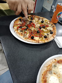Plats et boissons du Pizzeria Delices Pizza Orbec - n°2