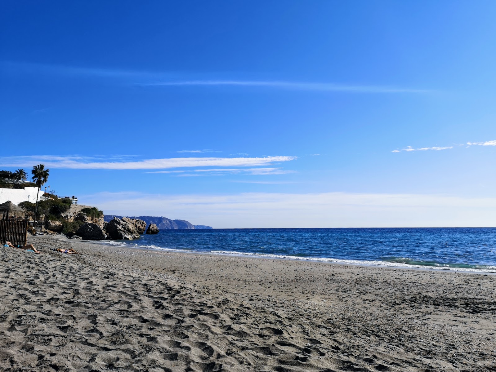 Foto von Playa la Caletilla und die siedlung