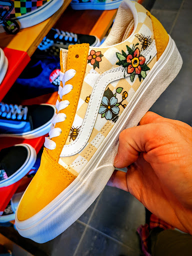 Shoe Store «Journeys», reviews and photos, 12156 S Beyer Rd, Birch Run, MI 48415, USA