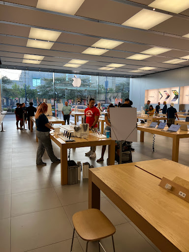 Computer Store «Apple Easton Town Center», reviews and photos, 4210 The Strand, Columbus, OH 43219, USA