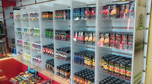 Vaporizer Store «Arlington Vape Tobacco & Hookah», reviews and photos, 1201 S Hayes St, Arlington, VA 22202, USA