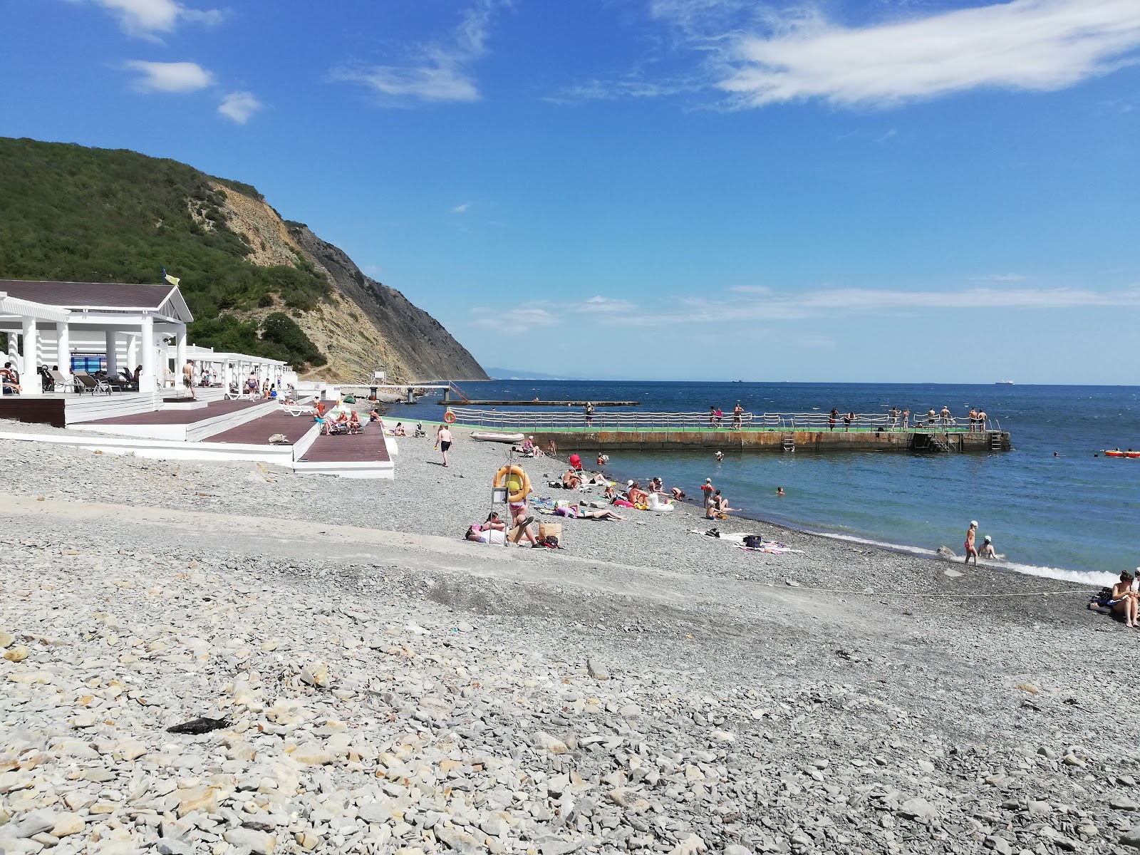 Foto de Abrau beach con muy limpia nivel de limpieza