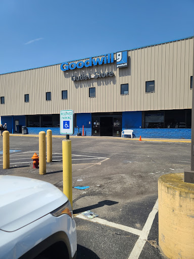 Thrift Store «Goodwill Outlet», reviews and photos, 294 Lincoln Hwy, North Versailles, PA 15137, USA
