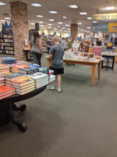 Book Store «Barnes & Noble», reviews and photos, 3111 W Chandler Blvd, Chandler, AZ 85226, USA