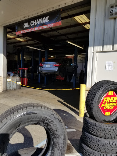 Tire Shop «Discount Tire Centers - Fresno, CA», reviews and photos, 6615 N Blackstone Ave, Fresno, CA 93710, USA