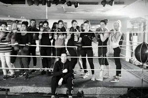 Womens only weightloss boxercise/boxing classes image