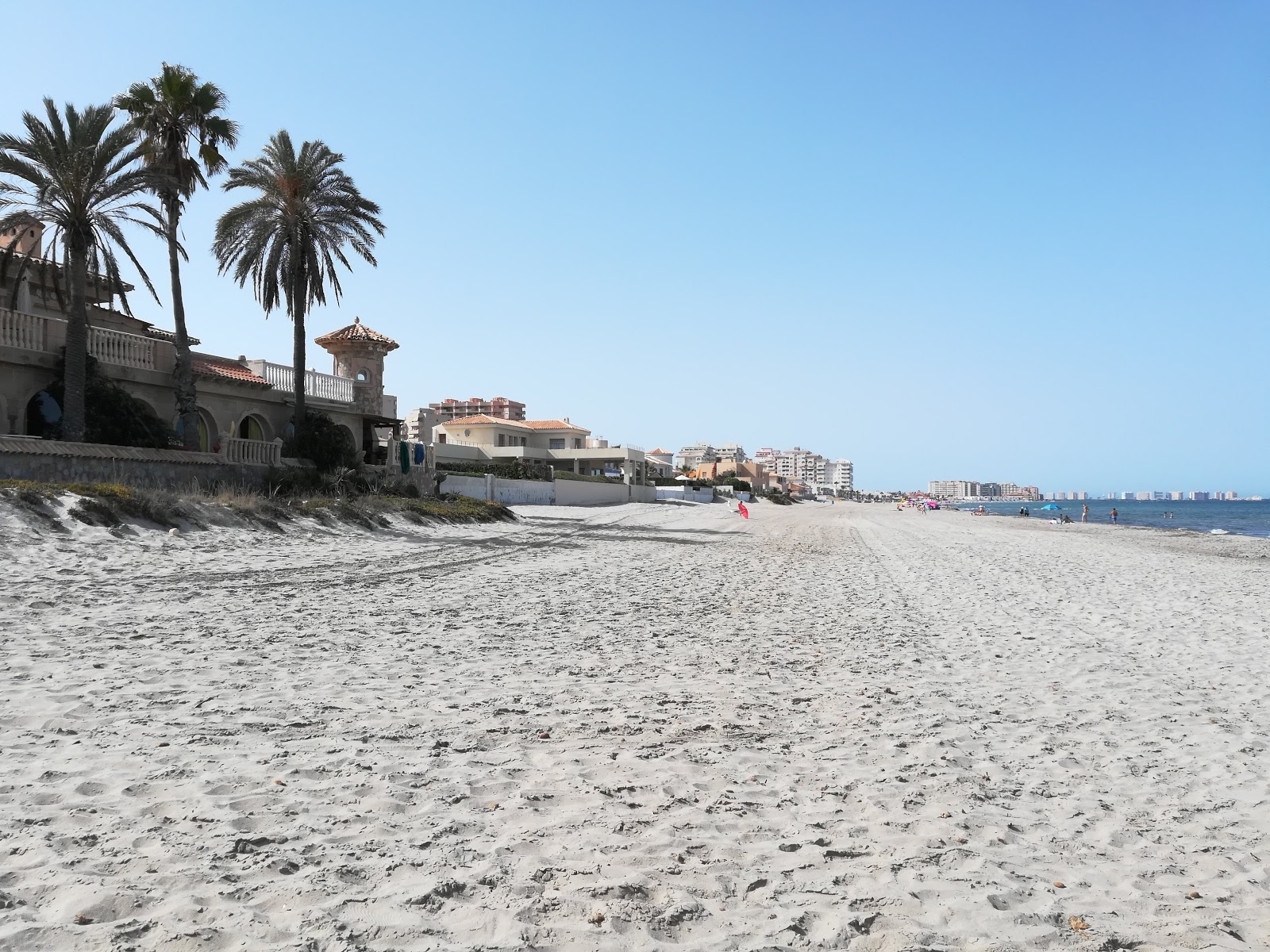 Playa El Arenal'in fotoğrafı - rahatlamayı sevenler arasında popüler bir yer