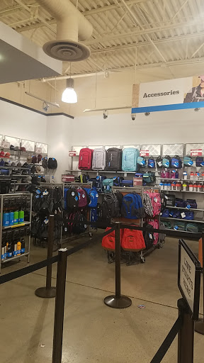 Outdoor Sports Store «Columbia Sportswear Outlet Store», reviews and photos, 241 Fort Evans Rd NE #1213, Leesburg, VA 20176, USA