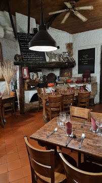 Atmosphère du Restaurant français Restaurant Au Four Saint Louis à Carcassonne - n°17