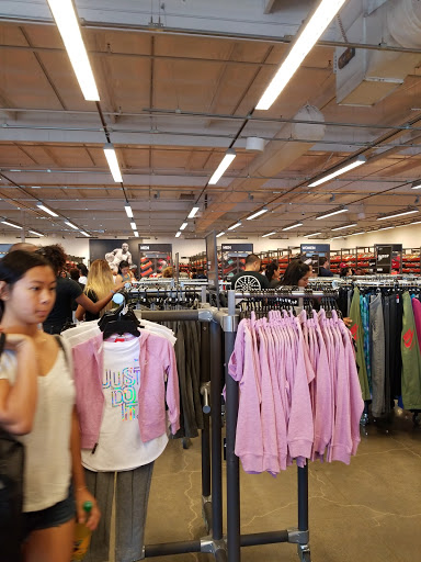 Sporting Goods Store «Nike Clearance Store», reviews and photos, 1275 Marina Blvd, San Leandro, CA 94577, USA